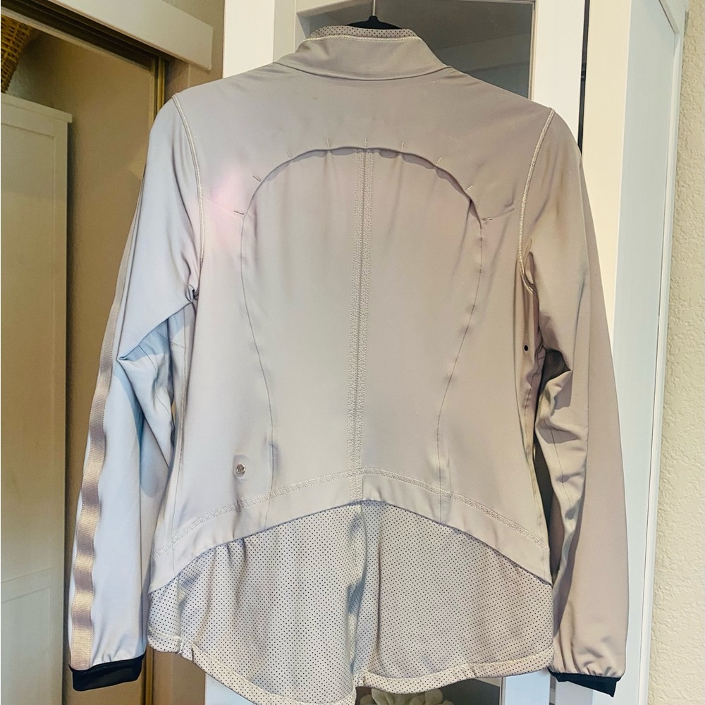 Lululemon Athletic RUN reflective Silver Jacket - Picture 5 of 7